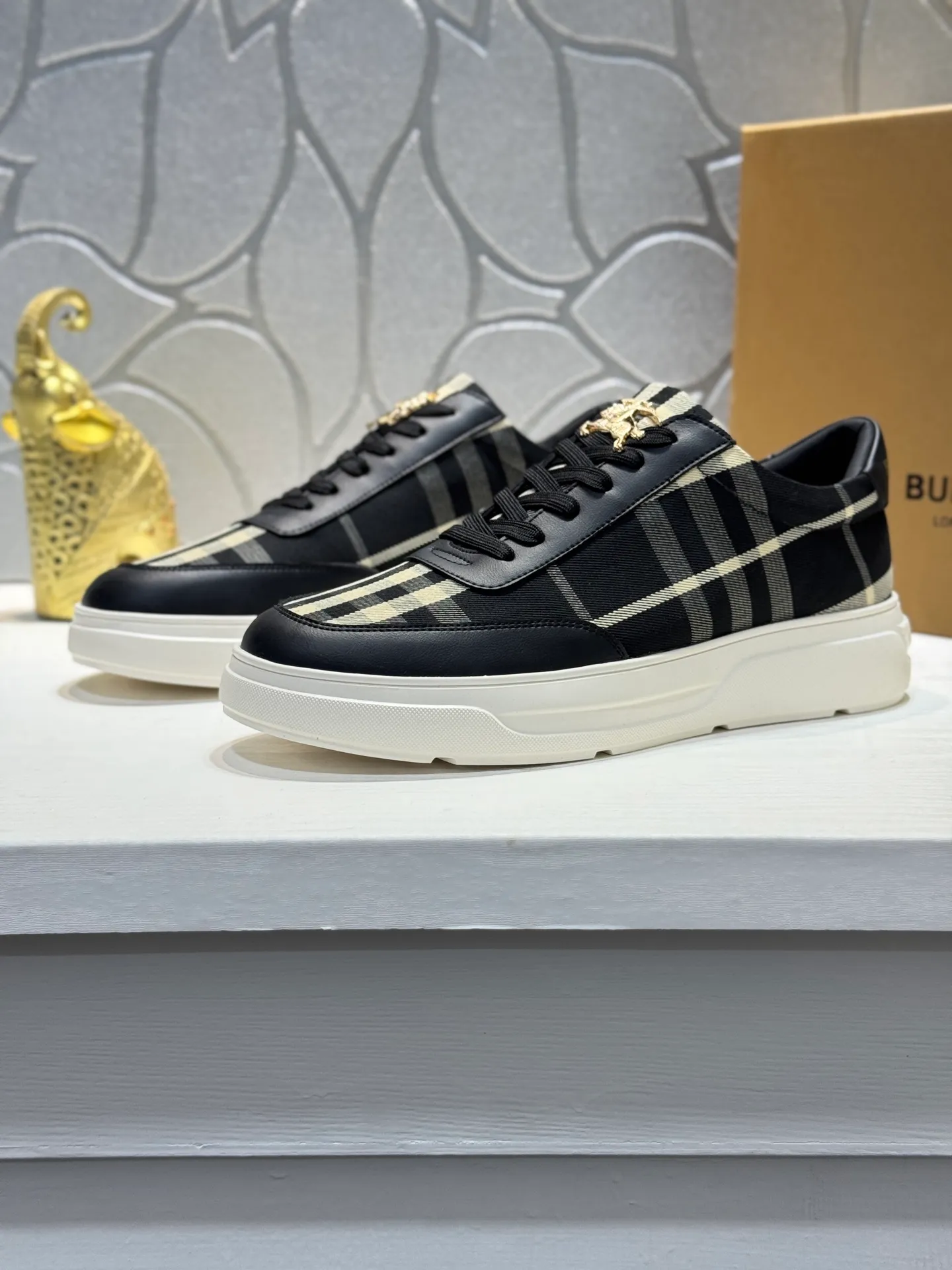 Men's Men's Shoes 💰420 [New Style] 🦑🦑BURBERRY◾▫️The new Burberry men's classic low-top sneakers are reinterpreted with Vintage retro plaid cotton and cowhide material, and are decorated with a new brand logo. Genuine leather lining, wear-resistant and non-slip rubber outsole! Available in multiple colors, a must-have for men. Size: 38-44 (45 customized